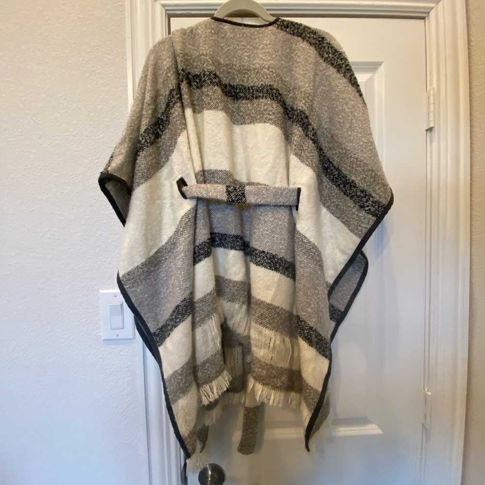 Lucky Brand Cape Tunic - Picture 6 of 7